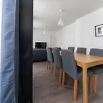 Le Brit - Grand Design, 3 Chambres, Centre Apartment *