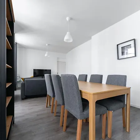 Le Brit - Grand Design, 3 Chambres, Centre Apartment *